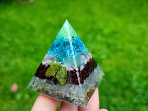 Orgonit pyramida, štístko