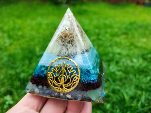 Orgonit velká pyramida, pampeliška — foto 1