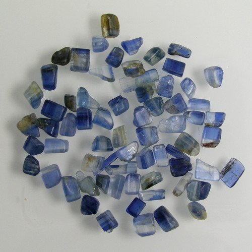 Leštěné zlomky Kyanitu, 30,68 ct., cca. 3-7 mm