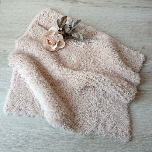 Dečka na newborn focení - pudrová