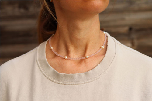 Náhrdelník - choker ruženín, perly