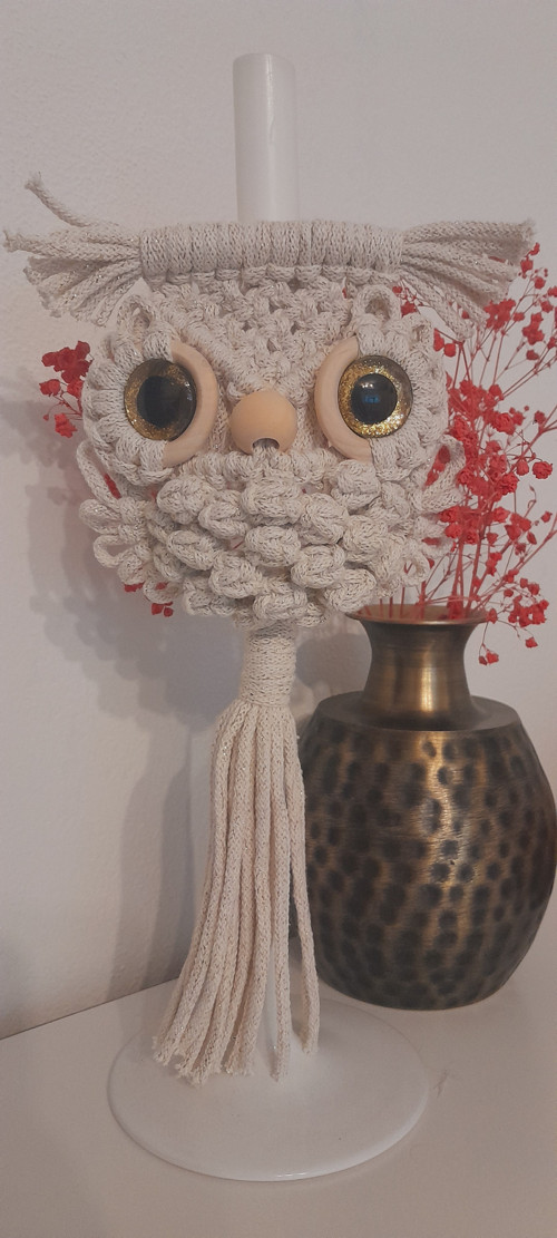 Macrame Sovička - bílá se zlatou nitkou