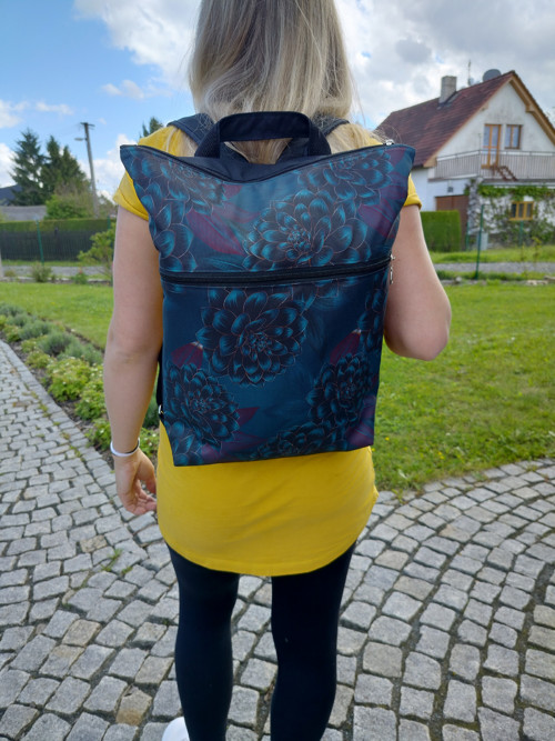 Batoh květiny