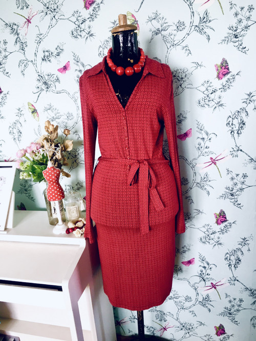 Šaty retro elegance — foto 1