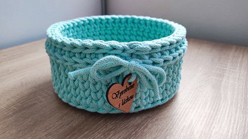 Kulatý háčkovaný košíček, průměr 19 cm