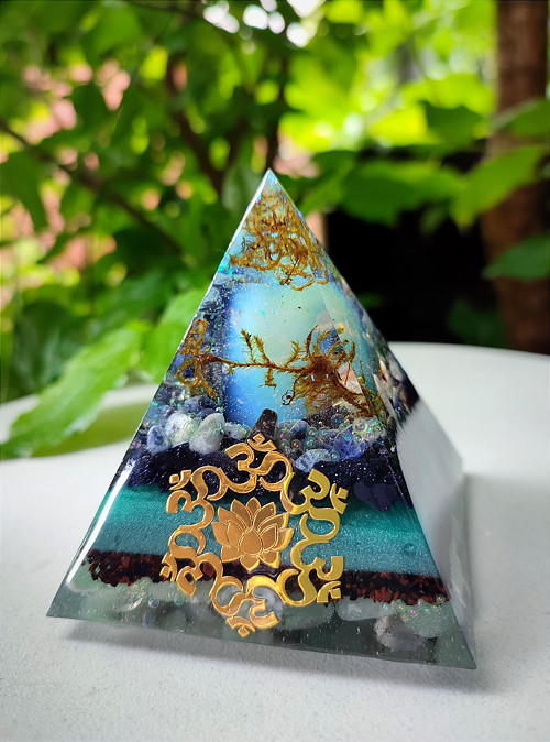 Orgonit velká pyramida, poklad v lese — foto 1