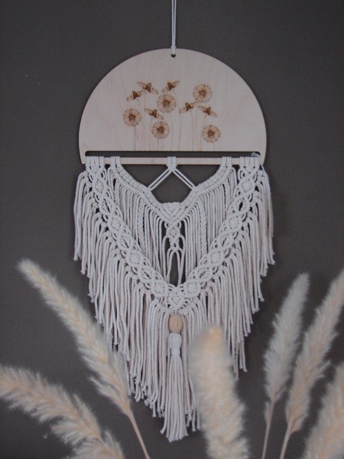 MACRAME dekorace na dřevěném výřezu - Luční kvítí