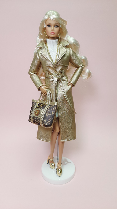 Zlatý kabát pro panenky Barbie , Poppy