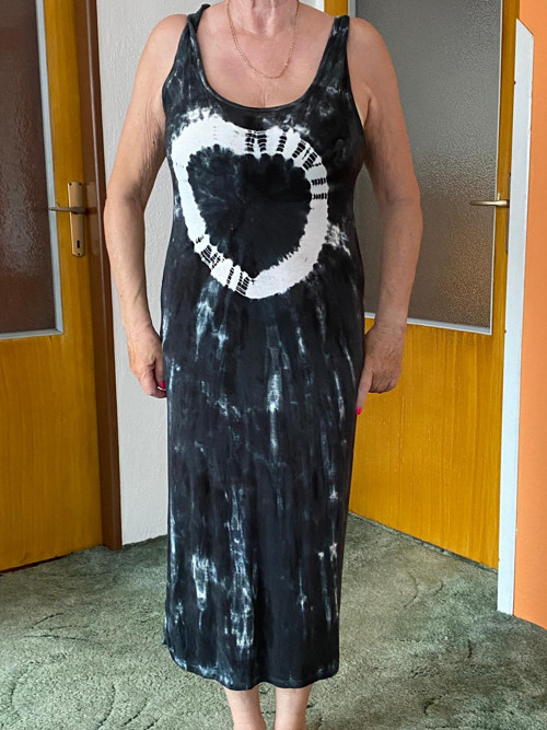 Dlouhé batikované šaty — foto 1