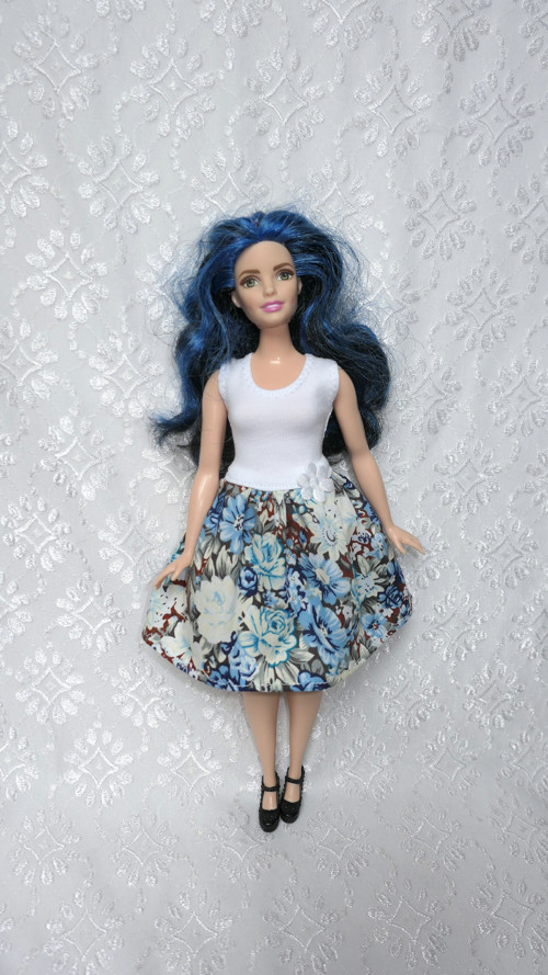 Letní šaty pro Barbie - baculka — foto 1