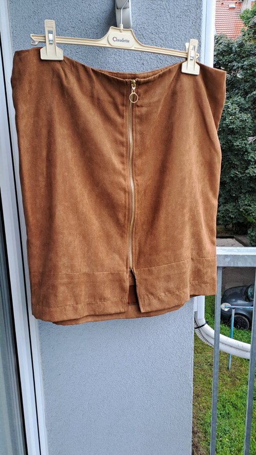 Sukně vpředu na zip