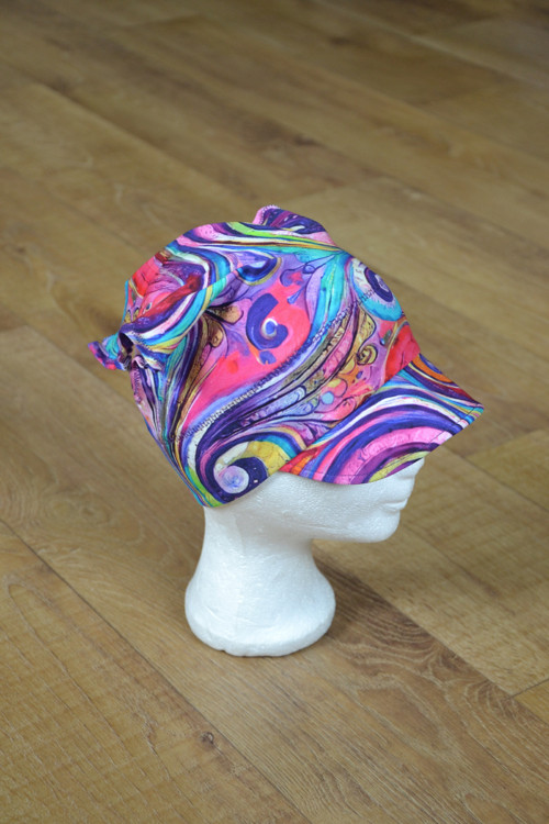 Šátek s kšiltem "barevná malba " vel. 48-50/1cm