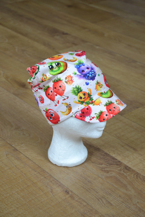 Šátek s kšiltem "vysmáté ovoce " vel. 48-50/1cm