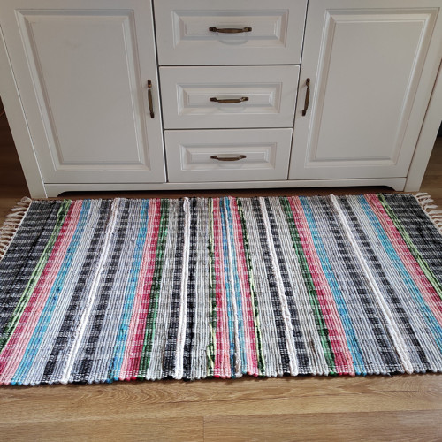 Ručně tkaný koberec z recyklovaného textilu 80x150