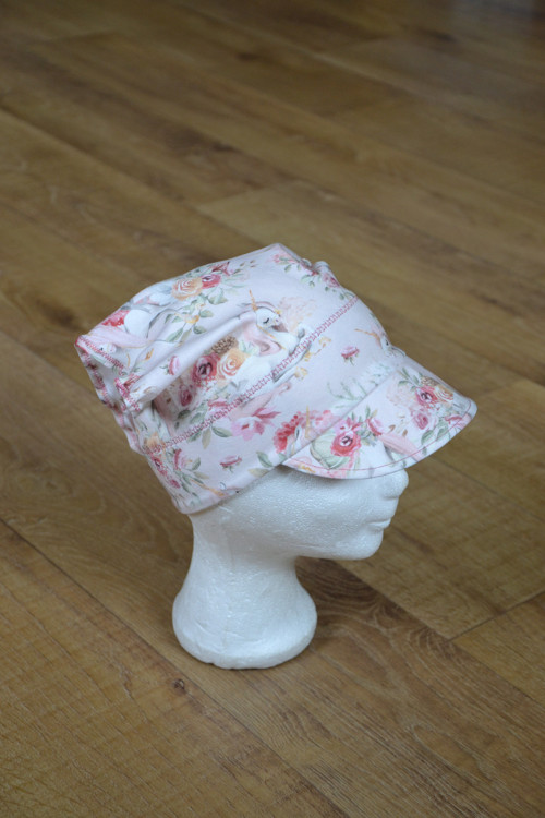 Šátek s kšiltem "jednorožci " vel. 50-53cm