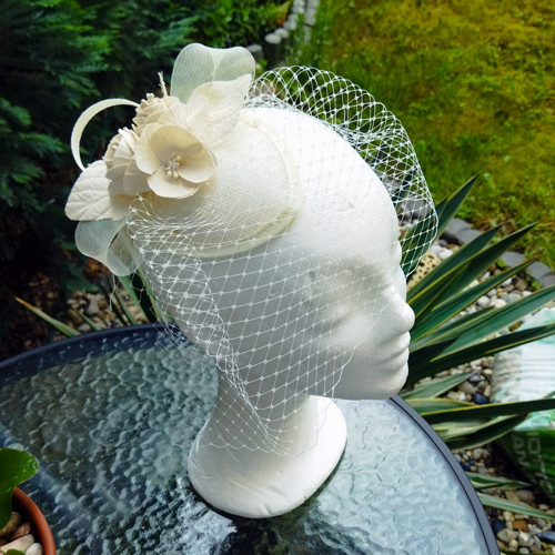 Smetanový Fascinator Sinamay