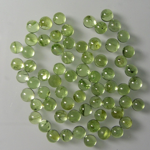 Kabošony Olivínu-Peridotu, 3x3mm, 1.ks, D kvalita