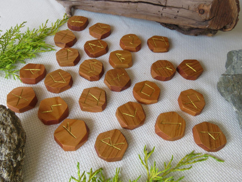 R 015 A – Severské runy Starší Futhark