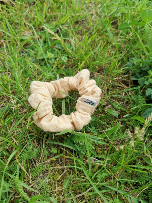 Gumička scrunchie MALÁ - žluté chmíří