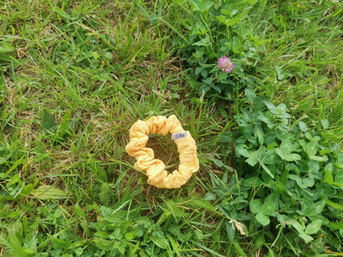 Gumička scrunchie MALÁ - žlutá