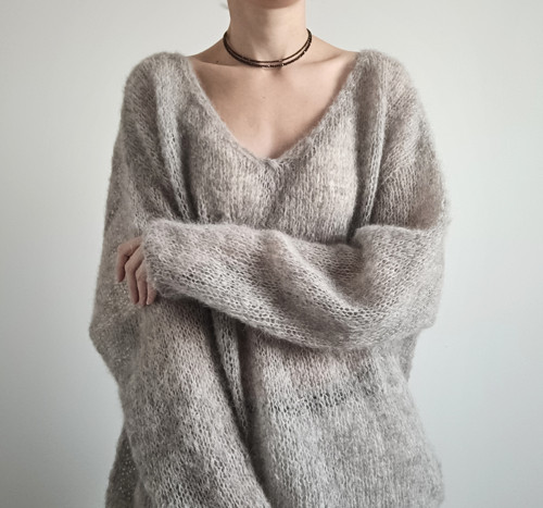 Lehký pletený svetr — foto 1