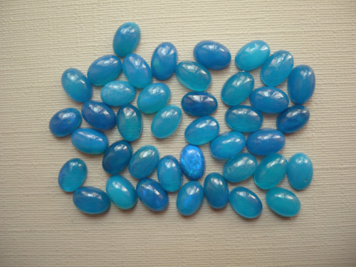 Kabošon - etiopský opál modrý 6 mm, 1 ks