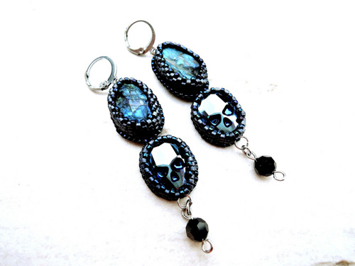 Náušnice Blue skull s labradoritem a Swarovski