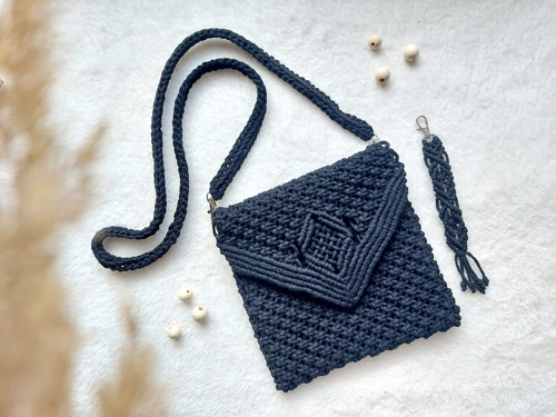 Kabelka černá, macramé