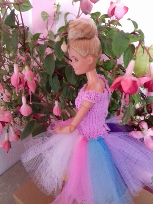 Šatičky pro panenku Barbie pastelové