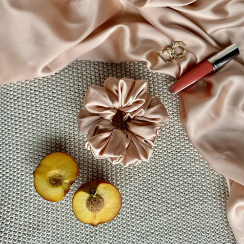 PEACH FUZZ - hedvábná scrunchie JUMBO — foto 1