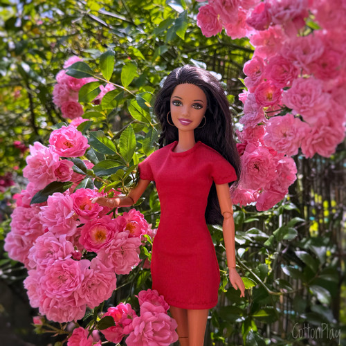 Červené šaty pro Barbie