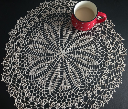 Dečka háčkovaná béžová, Venuše. Vel.53 cm