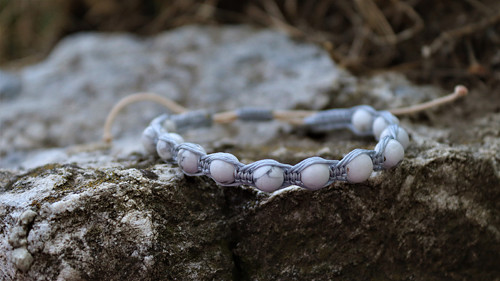 Náramek macramé "andělský howlit"