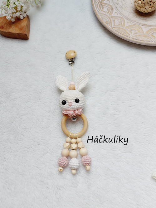 Háčkovaný závěs - Králíček pro princeznu