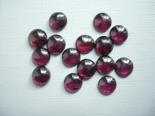 Kabošon - granát rhodolit 6 mm, 1 ks