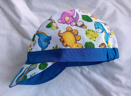 Kšiltovka - barevní dinosauři