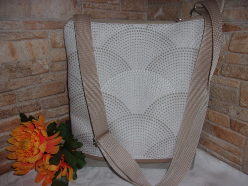 Puntíky- crossbody — foto 1