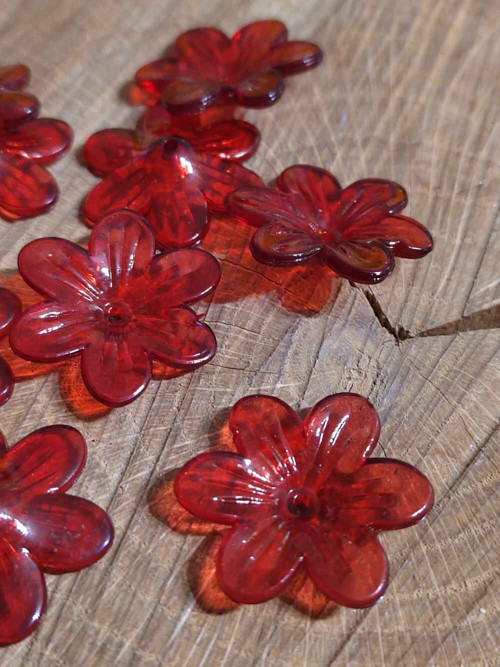 Plastové korálky květ / sukýnka Ø26 mm červená tm.