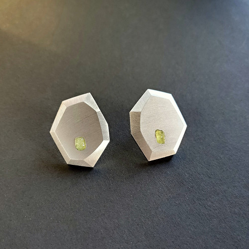 Olivine Geometry ... náušnice s olivínem