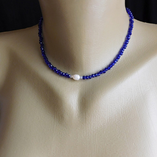 Náhrdelník - modrý spinel,bílá perla , nerez