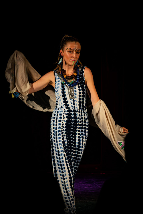 Šaty boho batika modrobílá — foto 1