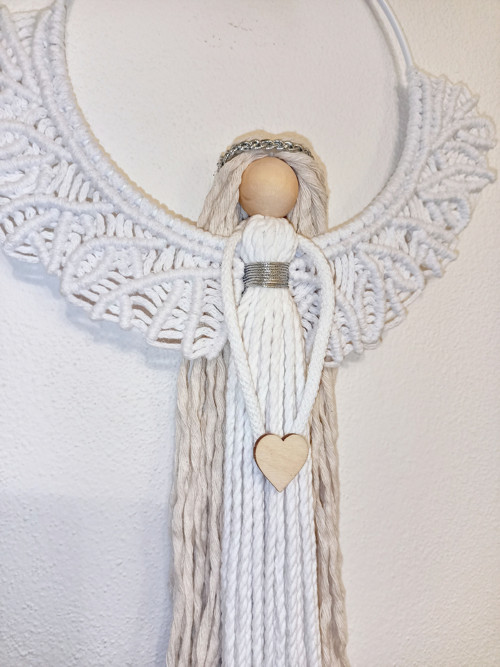 Anděl s krajkou macrame