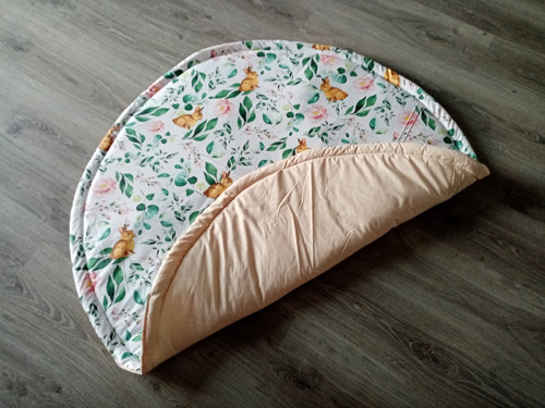 Deka na hraní / přikrývka do postýlky "zajicci"