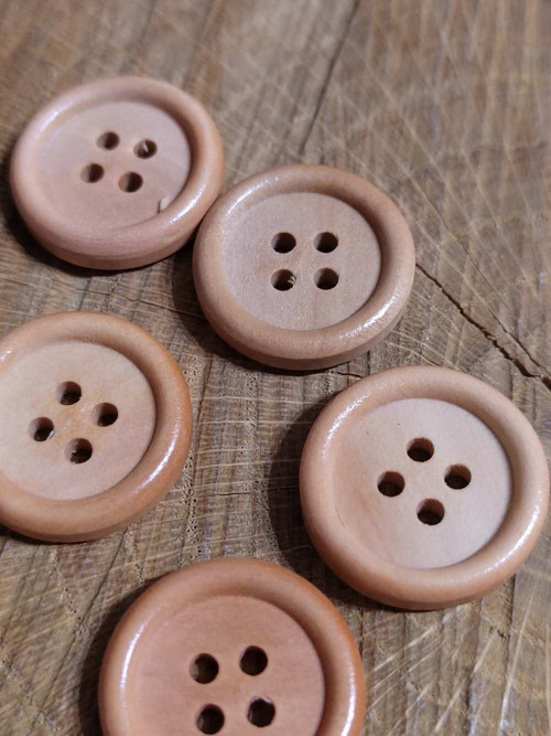 Dřevěný knoflík 20 mm čtyřdírkový barva hnědá sv