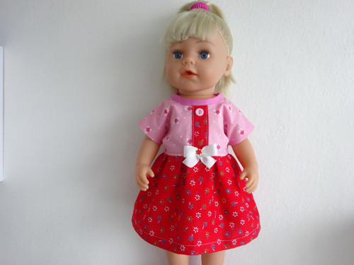 Šaty pro sestřičku Baby Born