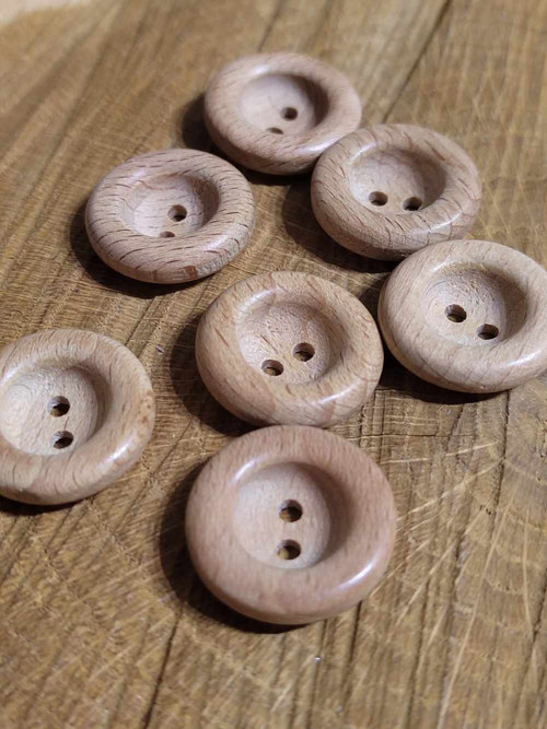 Dřevěný knoflík 20 mm dvoudírkový barva přírodní