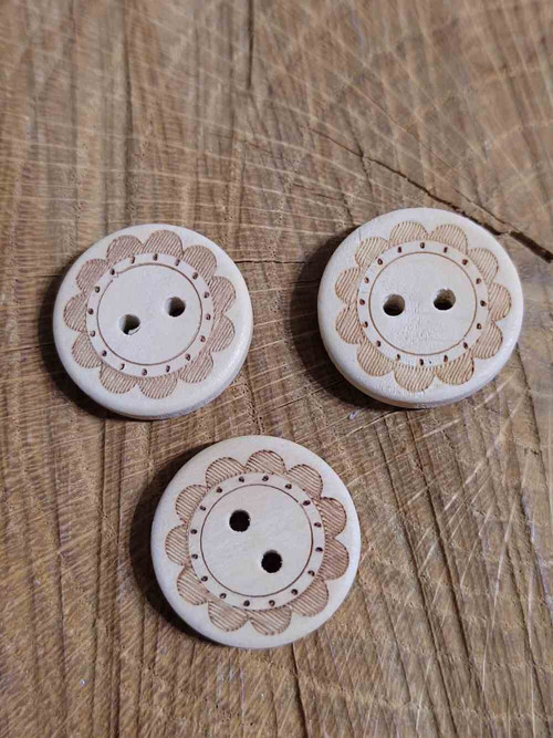 Dřevěný dekorační knoflík 19 mm květ barva přírodn