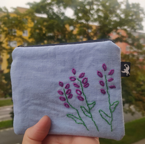 Lněná vyšívaná kapsička / větší /