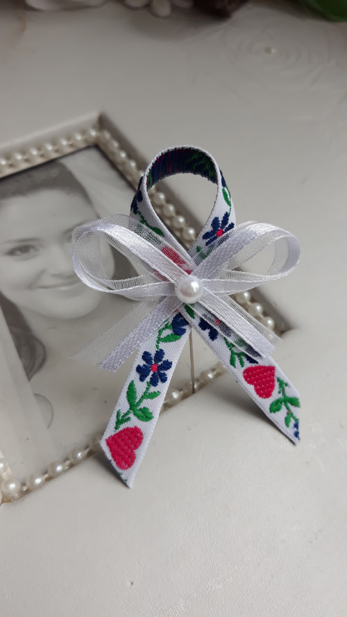 Třístuhovy FOLKLORNÍ vývazek s perličkou