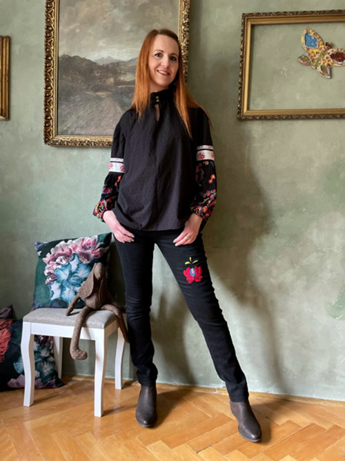 Outfit černý folklór vel. 38/40 — foto 1